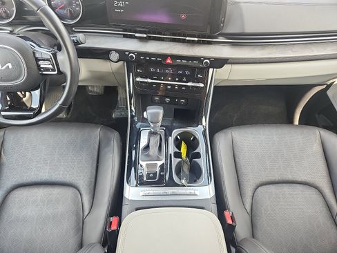 Used 2024 Kia Carnival EX FWD image 19