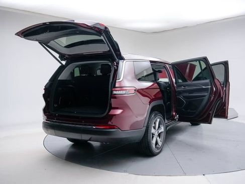 Used 2022 Jeep Grand Cherokee L Limited w/ Luxury Tech Group II AWD/4WD image 21