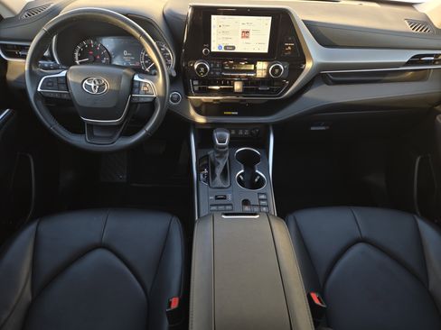 Used 2024 Toyota Highlander XLE image 29