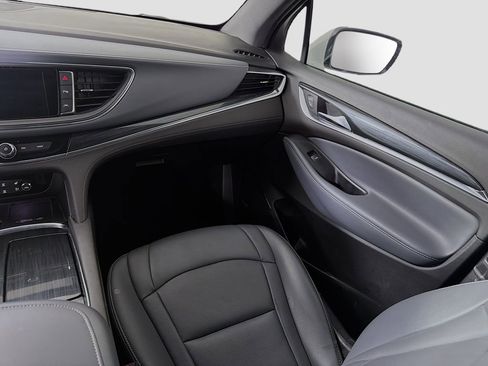 Used 2024 Buick Enclave Premium image 27