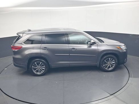 Used 2017 Toyota Highlander XLE AWD/4WD image 28