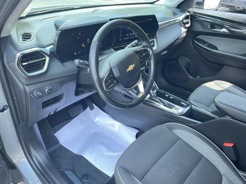 Certified 2025 Chevrolet TrailBlazer LT w/ Convenience Package FWD image 10
