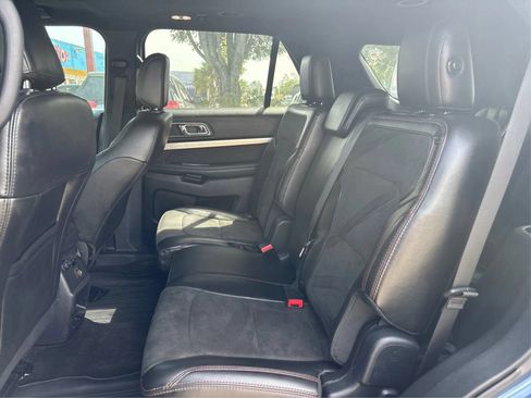 Used 2018 Ford Explorer XLT w/ Equipment Group 202A FWD image 10