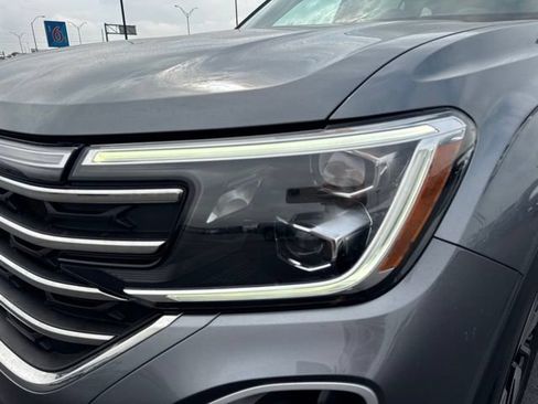 Used 2025 Volkswagen Atlas SE FWD image 24