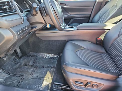 Used 2024 Toyota Camry SE image 18