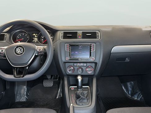 Used 2016 Volkswagen Jetta SE FWD image 16