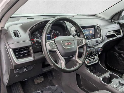 Used 2024 GMC Terrain SLT image 10