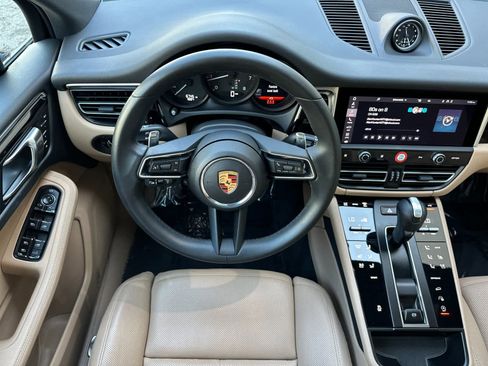 Used 2025 Porsche Macan image 15