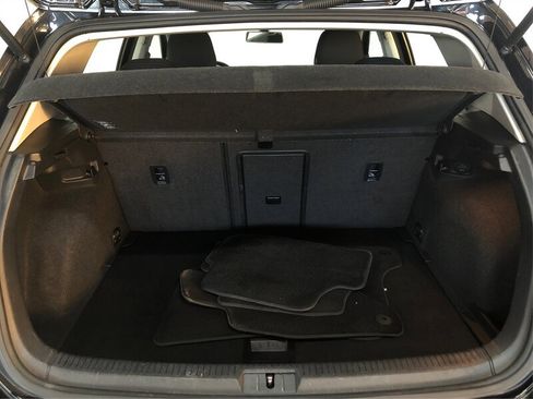 Used 2017 Volkswagen e-Golf SE w/ DC Fast Charging Package image 12