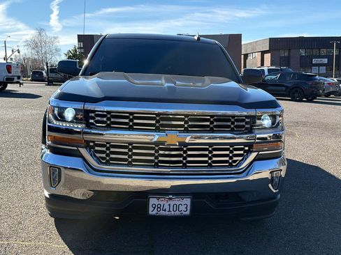 Used 2018 Chevrolet Silverado 1500 LT w/ LT Eassist Package image 2
