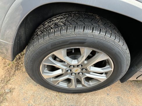 Used 2018 Chevrolet Traverse Premier w/ Driver Confidence II Package FWD image 9