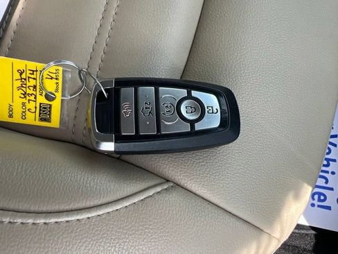 Used 2019 Ford Edge SEL w/ Equipment Group 201A AWD/4WD image 39