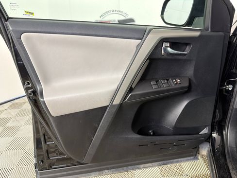 Used 2017 Toyota RAV4 XLE FWD image 12