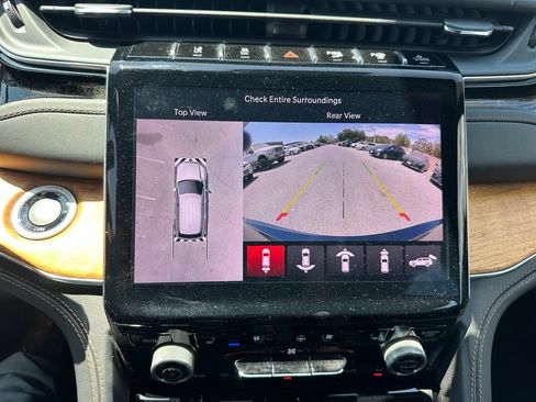Used 2023 Jeep Grand Cherokee L Summit AWD/4WD image 15
