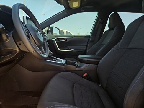 Used 2023 Toyota RAV4 SE image 11