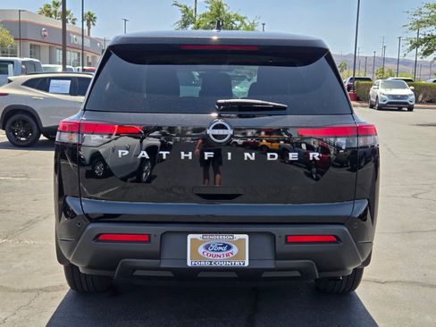 Used 2024 Nissan Pathfinder S FWD image 5