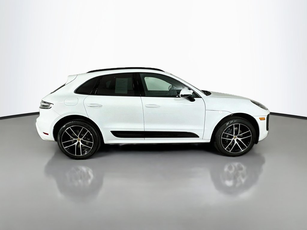 Certified 2025 Porsche Macan AWD/4WD image 8
