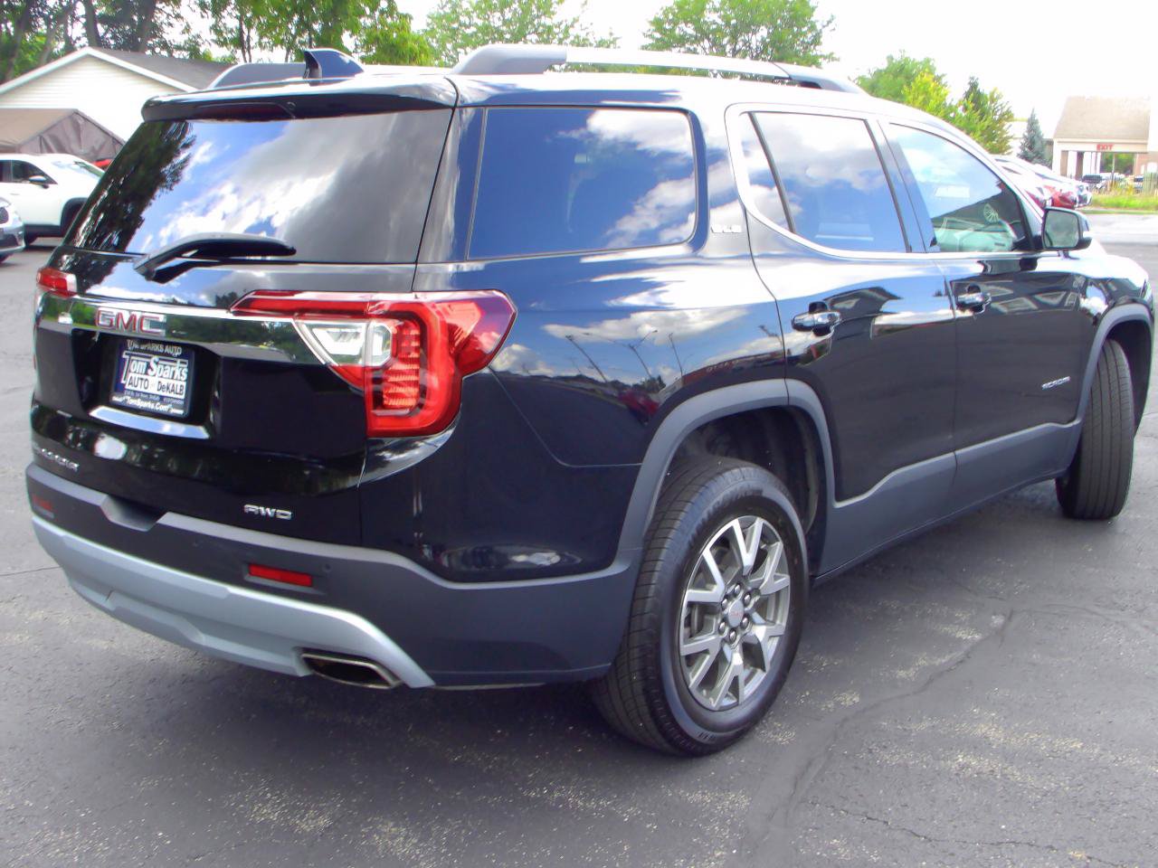 Used 2023 GMC Acadia SLE w/ Driver Convenience Package AWD/4WD image 2