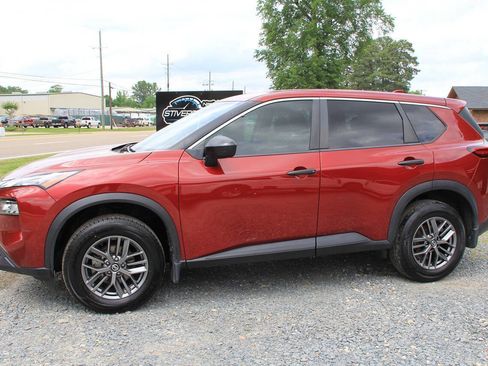 Used 2021 Nissan Rogue S FWD image 3