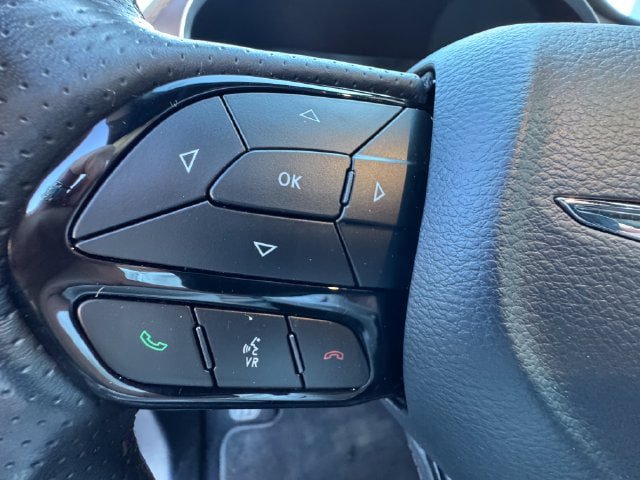 Used 2020 Chrysler Pacifica Limited FWD image 30