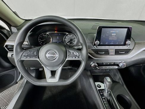 New 2026 Nissan Altima 2.5 SV FWD image 10