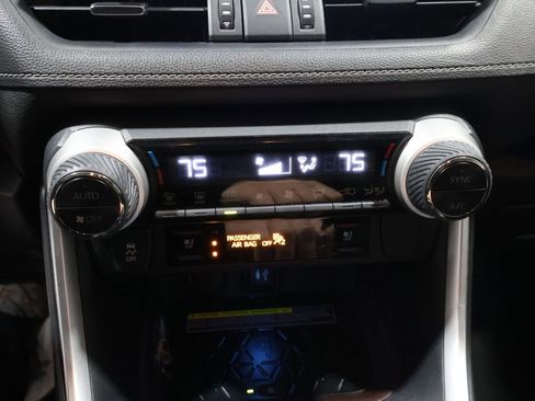 Used 2019 Toyota RAV4 Limited image 27