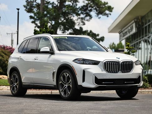 New 2026 BMW X5 xDrive50e w/ Premium Package AWD/4WD image 1