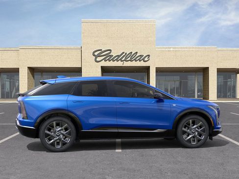 New 2025 Cadillac Optiq Luxury 1 image 5