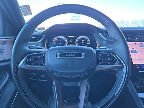 Used 2025 Jeep Grand Cherokee Summit AWD/4WD image 41