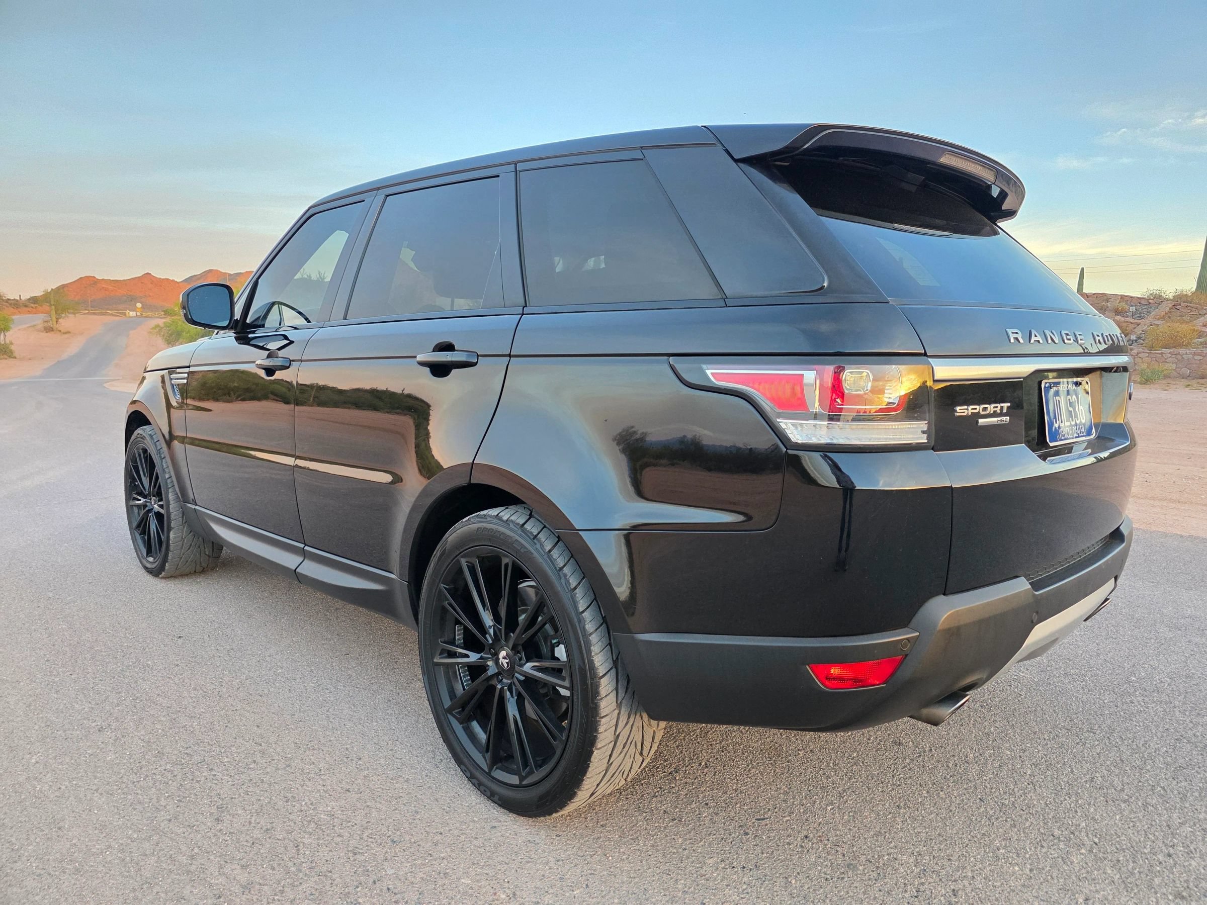 Used 2017 Land Rover Range Rover Sport HSE AWD/4WD image 3