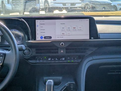 Used 2023 Toyota Crown Limited image 18