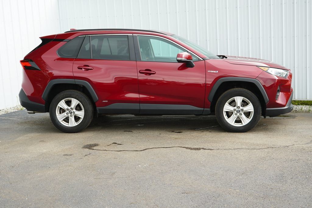Used 2019 Toyota RAV4 XLE w/ Convenience Package AWD/4WD image 2