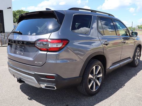 Used 2025 Honda Pilot Elite image 3