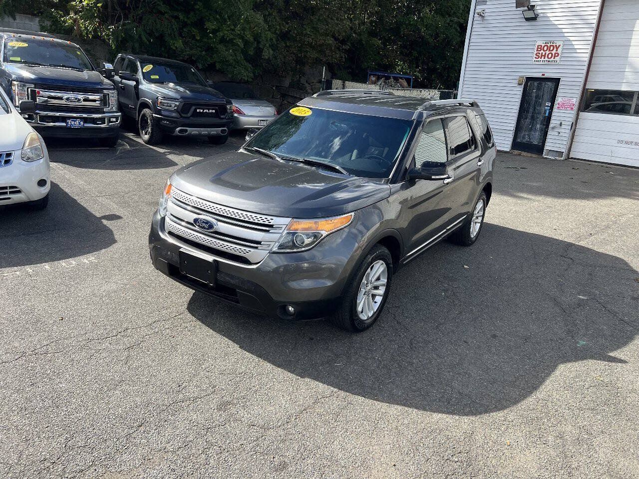 Used 2015 Ford Explorer XLT w/ Equipment Group 201A AWD/4WD image 13