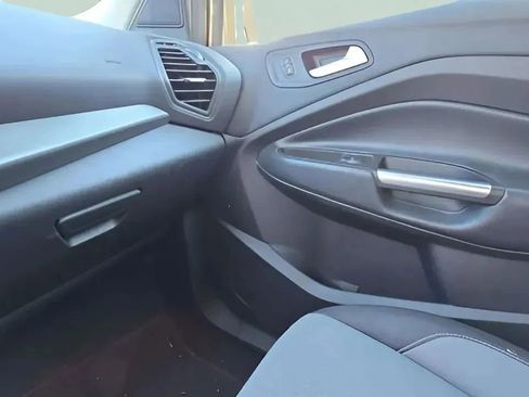 Used 2018 Ford Escape SE image 19