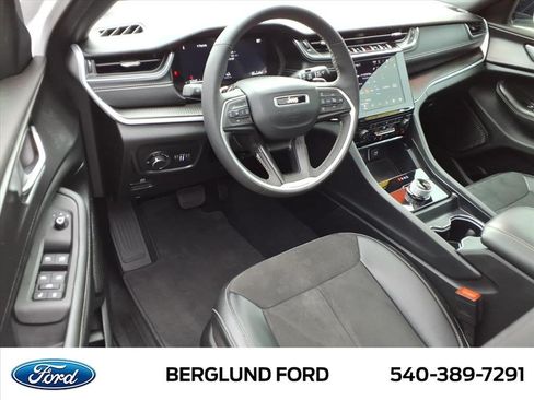 Used 2024 Jeep Grand Cherokee Altitude AWD/4WD image 18