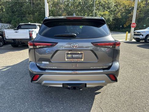 Used 2025 Toyota Highlander Platinum image 15