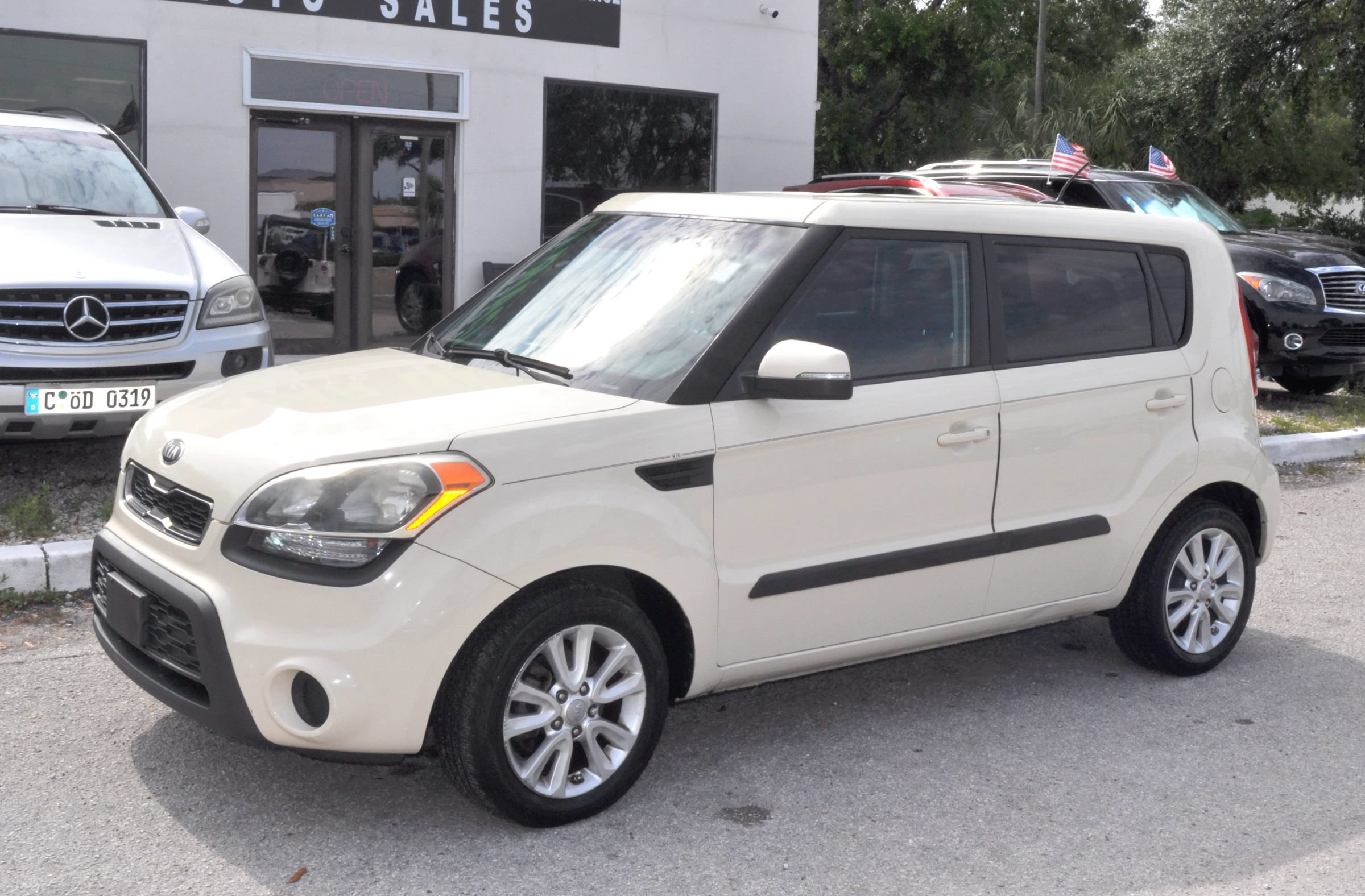 Used 2013 Kia Soul + FWD image 3