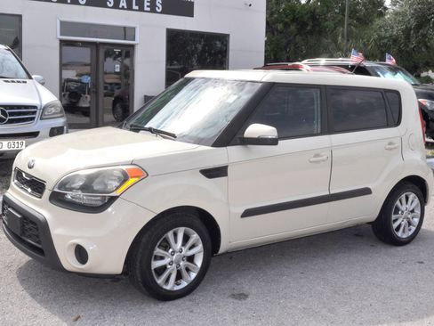 Used 2013 Kia Soul + FWD image 3
