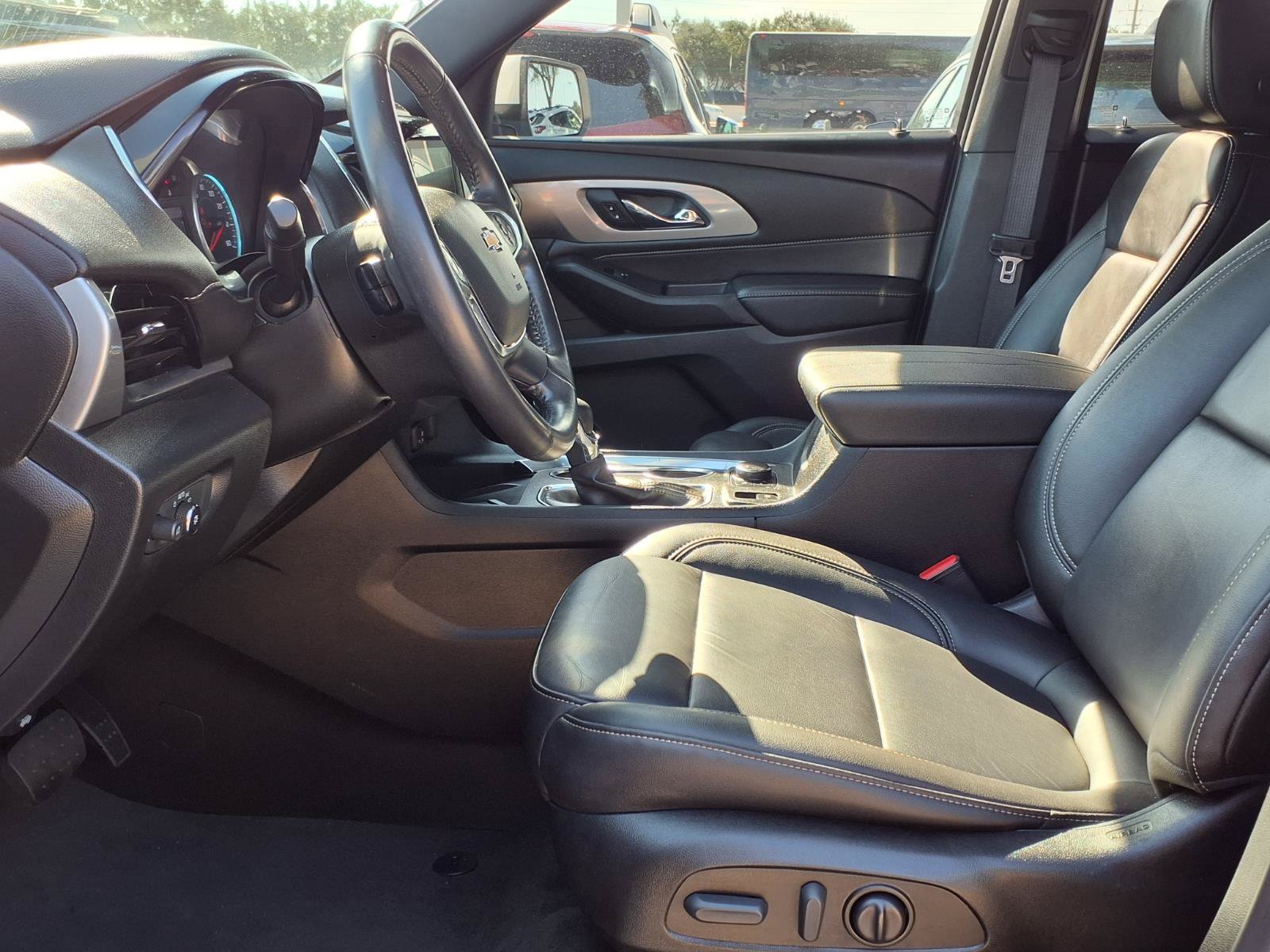 Used 2022 Chevrolet Traverse LT w/ LT Premium Package FWD image 10