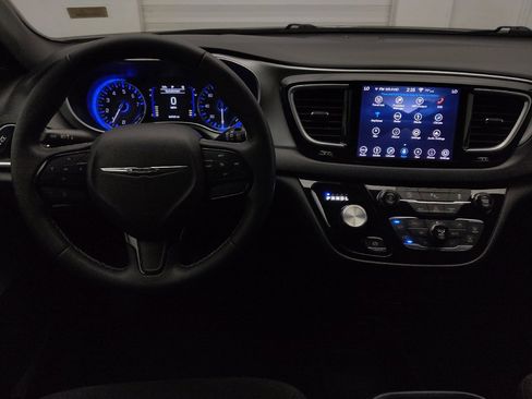 Used 2018 Chrysler Pacifica Touring Plus w/ S Appearance Package FWD image 22