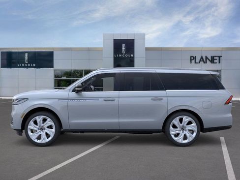 New 2025 Lincoln Navigator L Reserve image 3