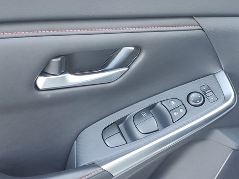 New 2025 Nissan Sentra SR image 10