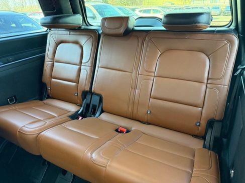 Used 2019 Lincoln Navigator Reserve image 21