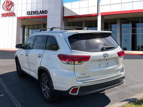 Used 2019 Toyota Highlander XLE w/ Carpet Mat Package (TMS) image 5
