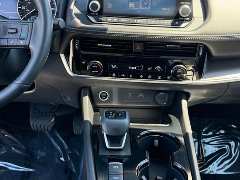 Used 2021 Nissan Rogue SV w/ Premium Package AWD/4WD image 15