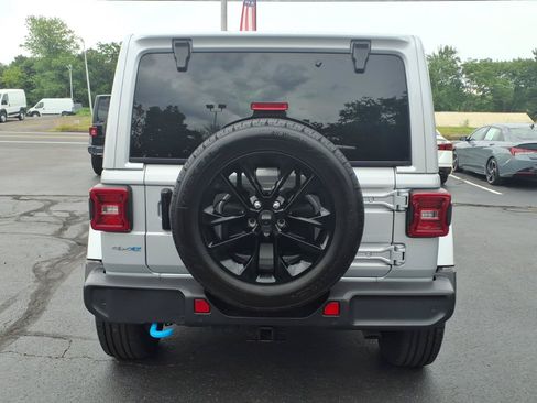 Used 2024 Jeep Wrangler Unlimited Sahara w/ Technology Group AWD/4WD image 6