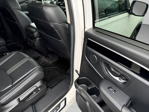 Used 2025 Honda Pilot EX-L image 12