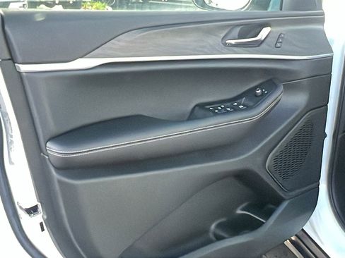 New 2025 Jeep Grand Cherokee Limited image 13