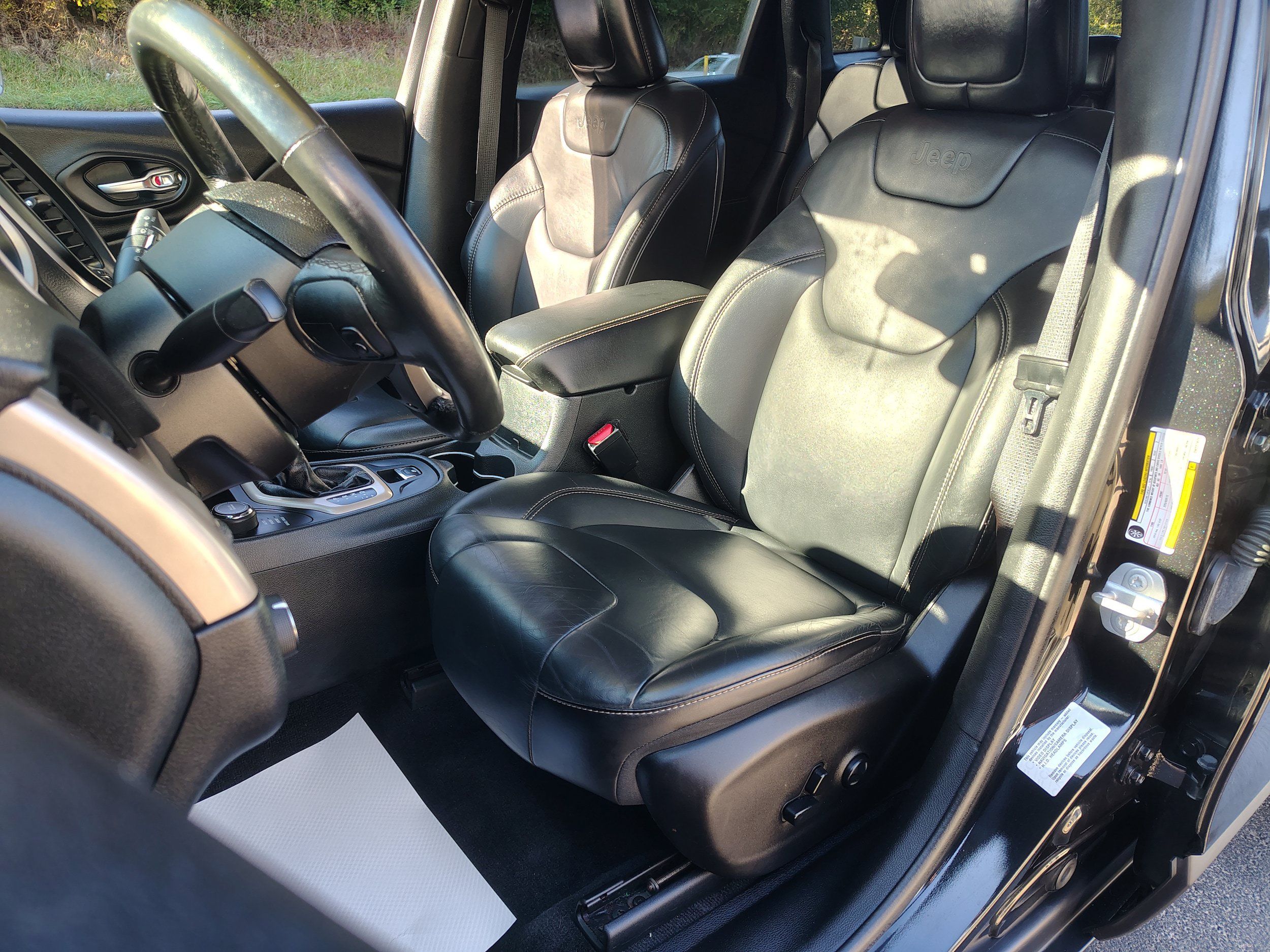 Certified 2016 Jeep Cherokee Limited AWD/4WD image 17